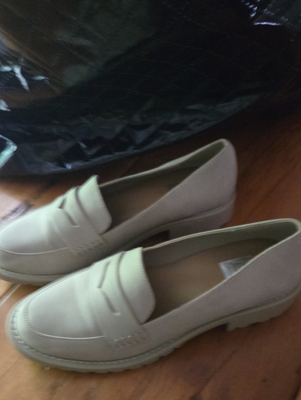 Dolce Vita Sz 8.5 Women's Beige Slip-On Loafer - Classic Comfort